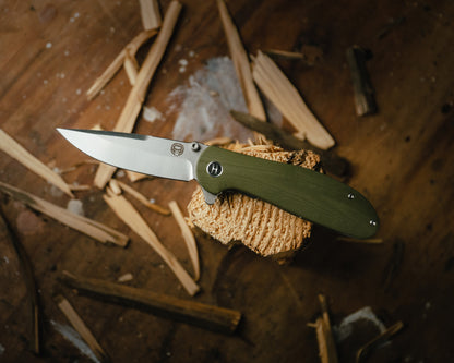 The Straight Back Folding Pocket Knife Giftset for Men and Women (Silver and Green)